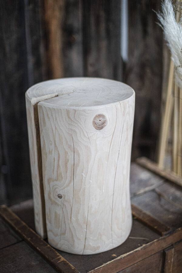 Hocker aus Holz