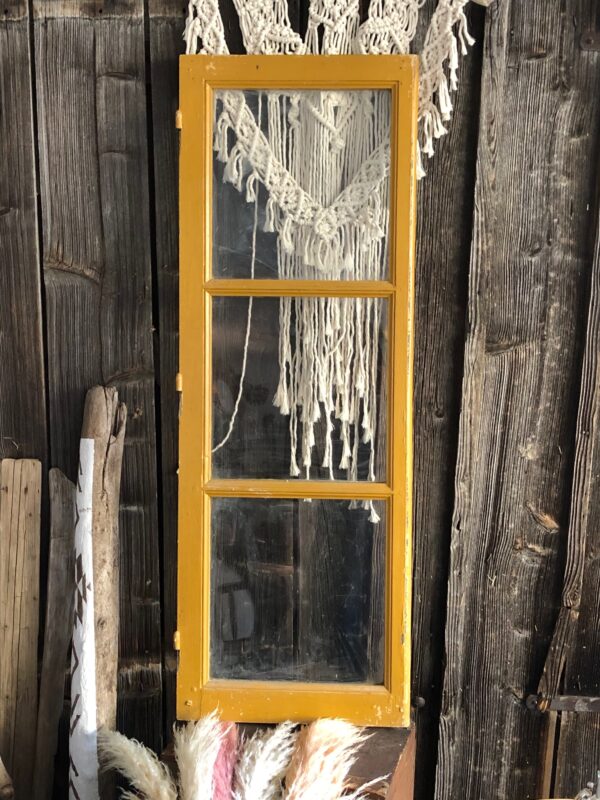 Alte Fenster-senfgelb