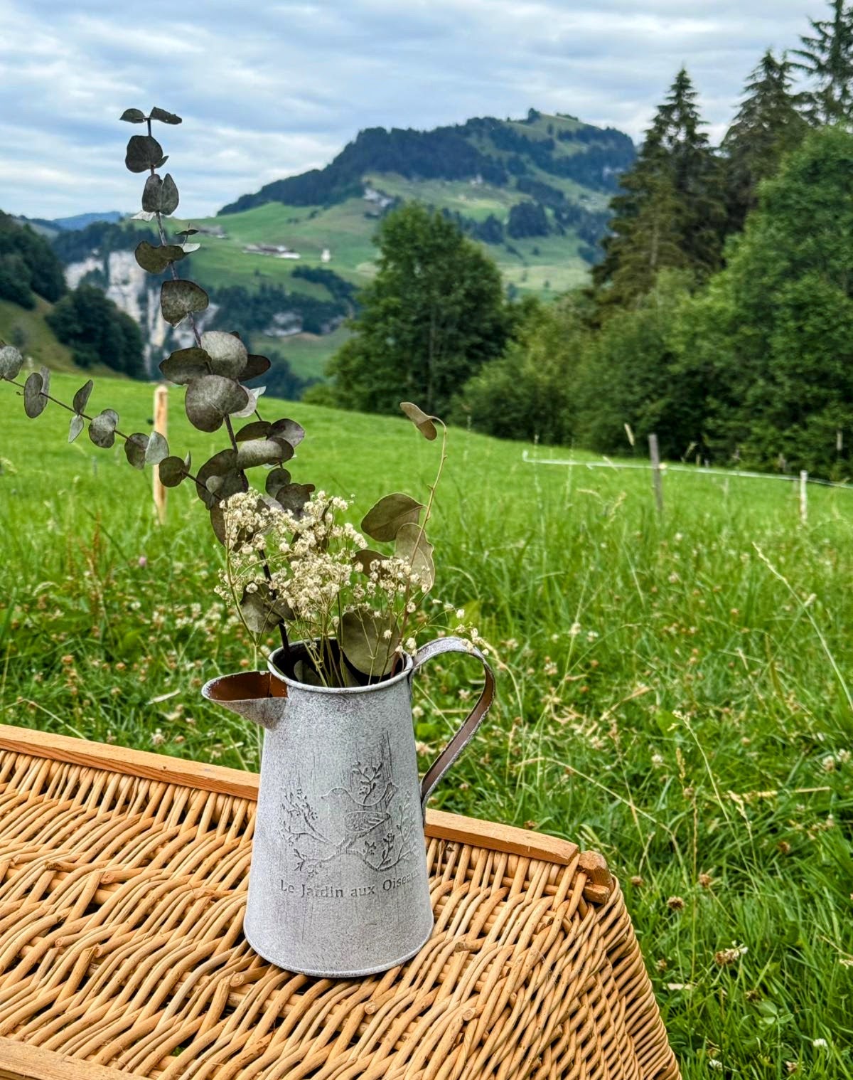 graue Vase mit Vogelbild und Satz " Le Jardin aux Oiseaux" – Bild 3