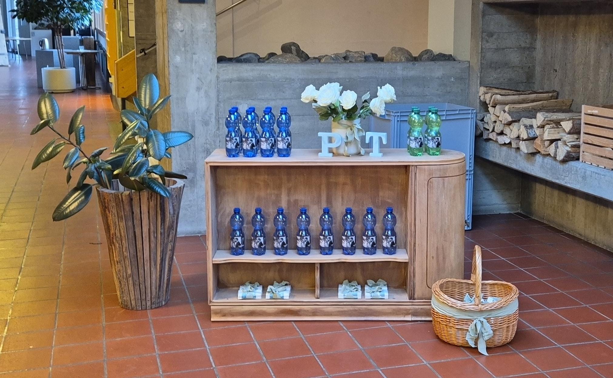 kleiner Schrank für die Bar